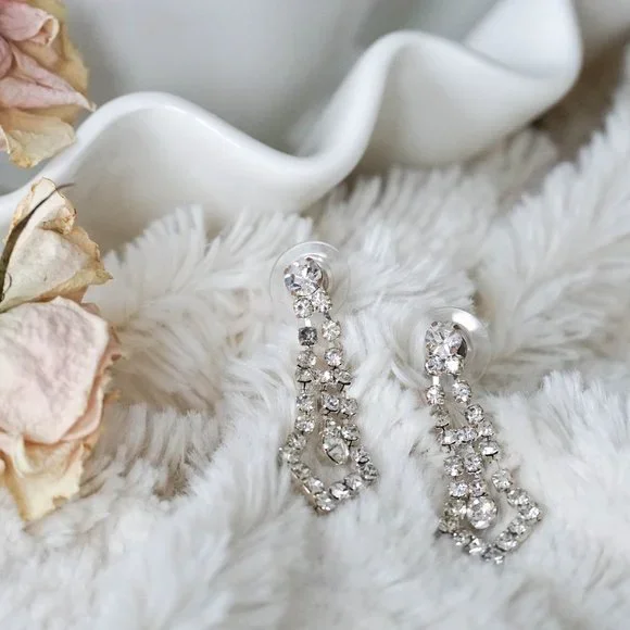 🎉 SILVER CRYSTAL hanging earrings - Picture 1 of 1